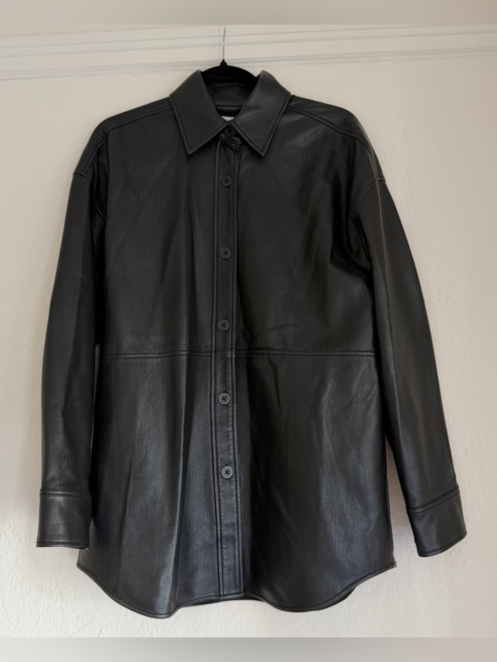 Aritzia Babaton Pelli Shirt Jacket in Black. Size Small - Picture 4 of 8